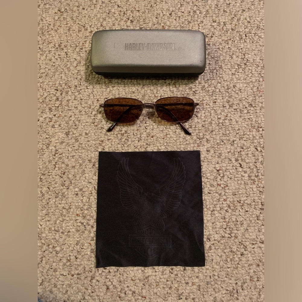 Harley-Davidson sunglasses with case and cleaning cloth